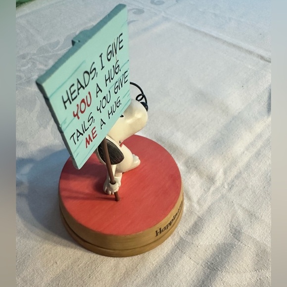 Peanuts Gallery Hallmark Snoopy Happiness Is A Sure Bet Figurine 2015 - Picture 7 of 10